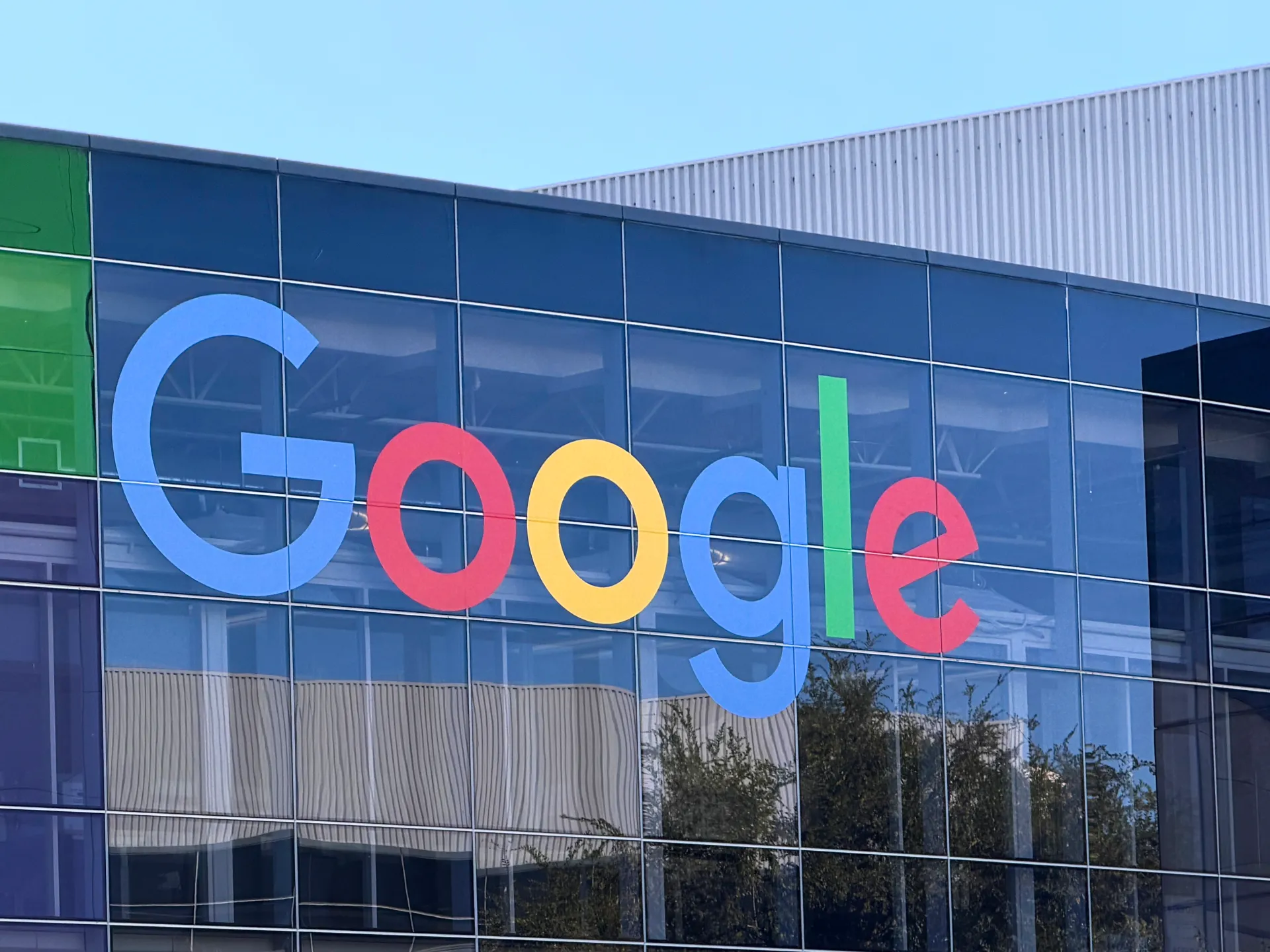 «جوجل تخطط لمدّ كابلات بحرية لتعزيز البنية التحتية الرقمية في بابوا غينيا الجديدة»