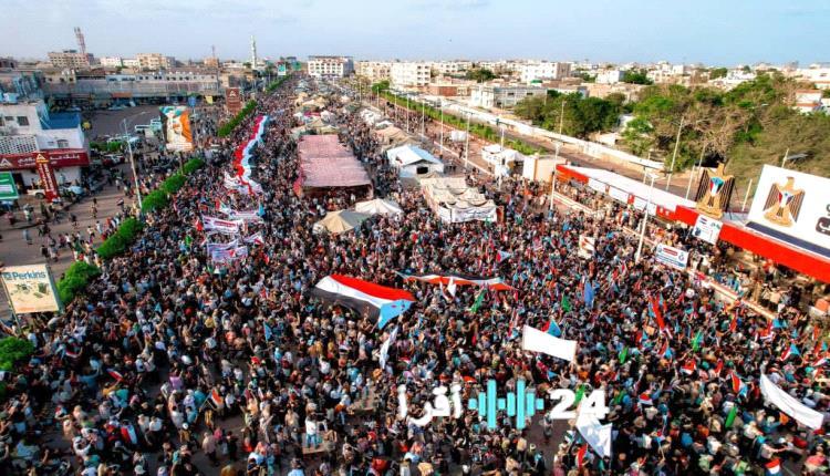 «عدن تُعلنها بصوت الملايين» ساحات العاصمة تكتظ بحشود تاريخية في دعوة لا تراجع عنها لإعلان دولة الجنوب