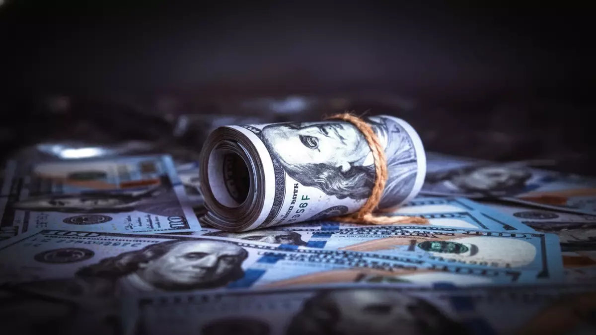 فضيحة الدولار في اليمن تكشف عن فجوة تصل إلى 1000 ريال بين المدن وتدمر الأسر