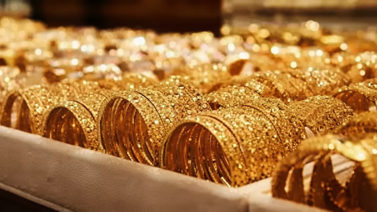 الذهب يحلق فوق 6400 جنيه بمصر في قفزة استثنائية بينما ينهار عالمياً… مفترق طرق للمستثمرين