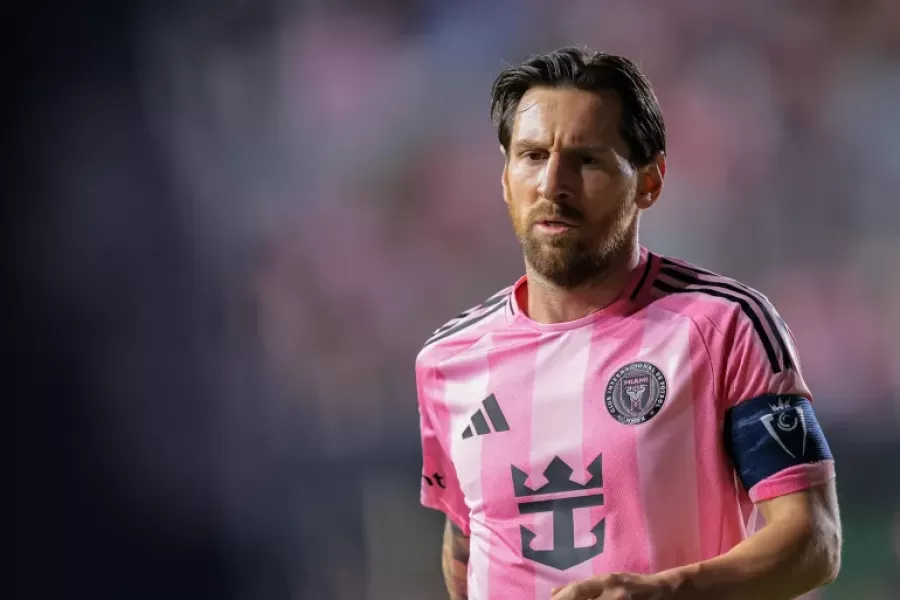 ميسي قد يغيب عن الدوري السعودي في توضيح جديد