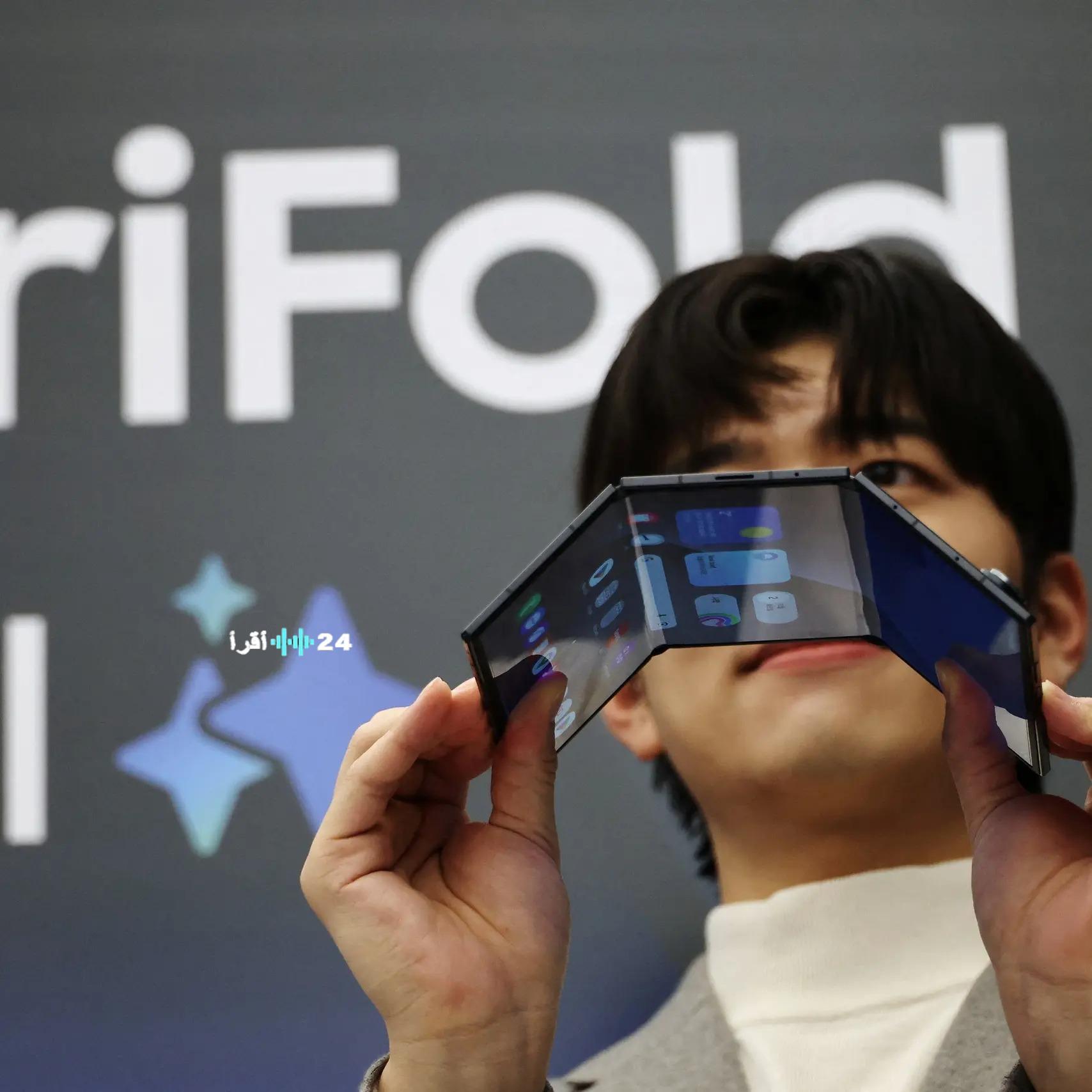 تجربة عملية لأول هاتف ثلاثي الطيات من سامسونج تضع الابتكار الجديد تحت المجهر