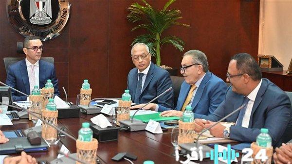 «تحسين بيئة الاستثمار» تبسيط الإجراءات الجمركية وتقليص زمن الإفراج عن البضائع بعد شكاوى المستثمرين