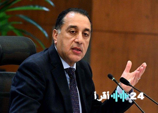 «تهنئة خاصة» رئيس الوزراء يحتفل بالعام الميلادي الجديد مع الشعب المصري