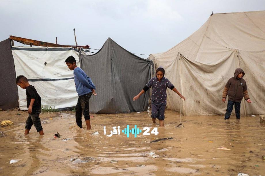 أمطار غزيرة تغرق خيام غزة وتعطل الدراسة بخان يونس