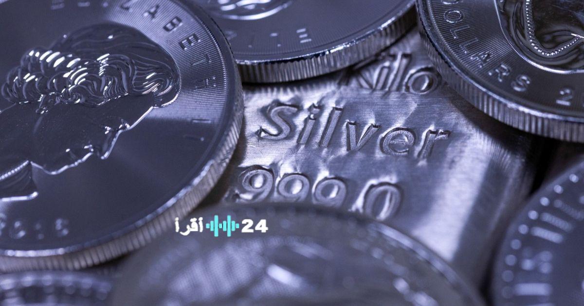 ارتفاع سعر الفضة إلى أكثر من 64 دولاراً في ظل التوقعات بخفض أسعار الفائدة في 2026