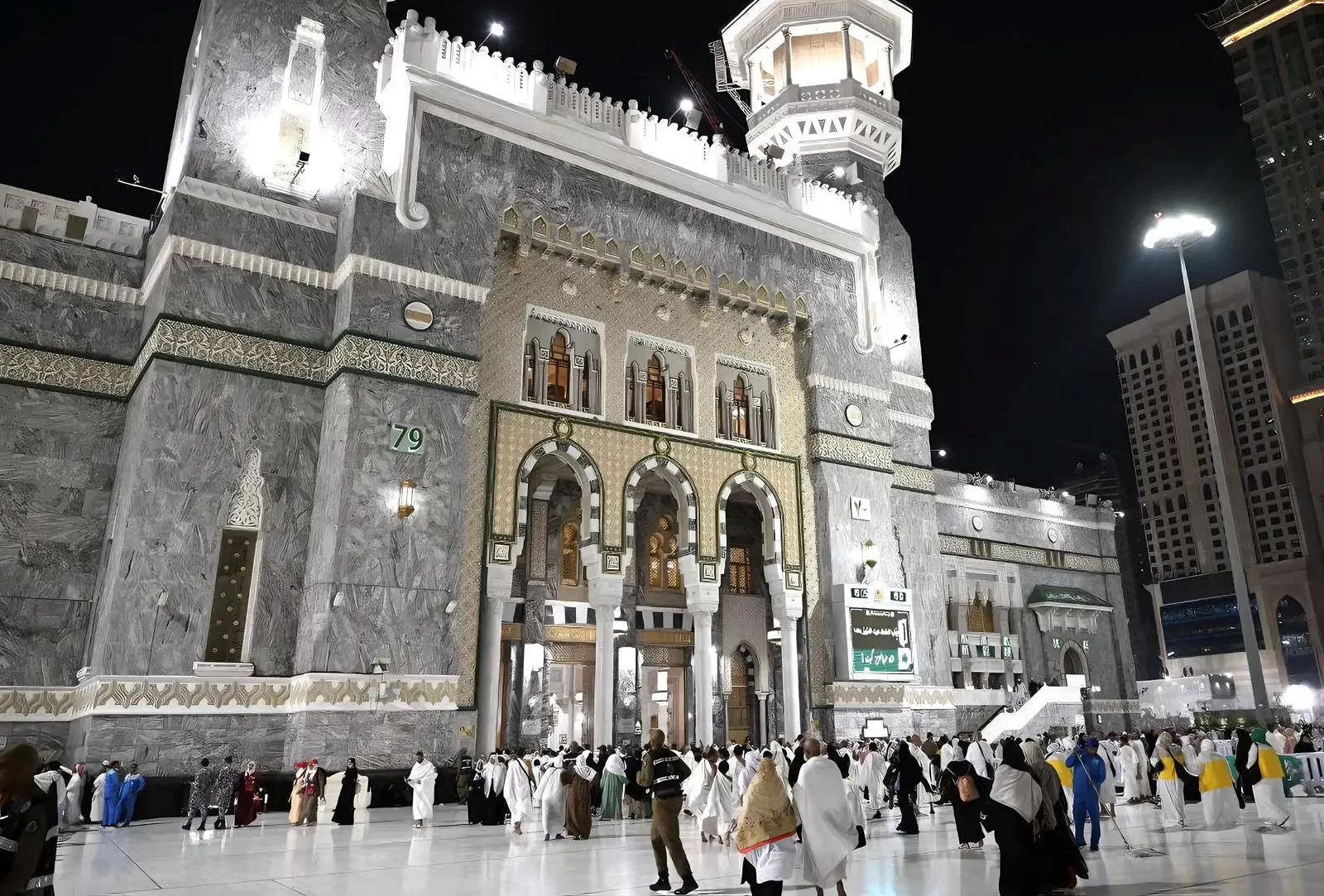 تعزيز الوعي الديني: انطلاق برامج دعوية لتوجيه المعتمرين في مساجد المنطقة المركزية