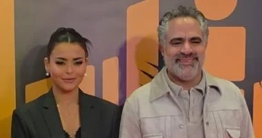 أسماء جلال ومحمد شاهين يثيران حماس الجمهور في عرض فيلم إن غاب القط وسط حضور لافت