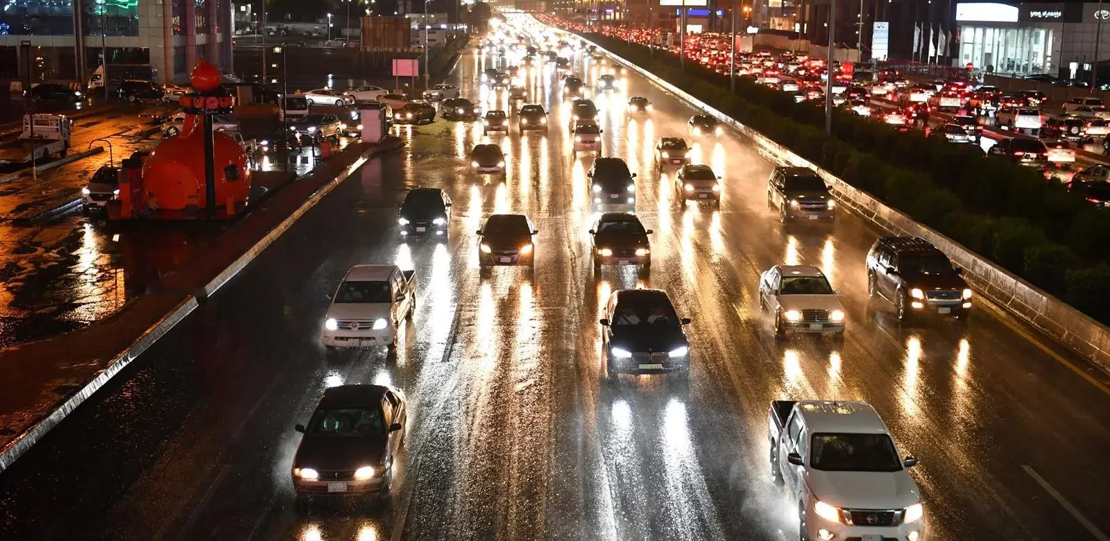 أمانة جدة ترفع درجة التأهب القصوى تحسبًا لأي تنبيهات مطرية من الأرصاد