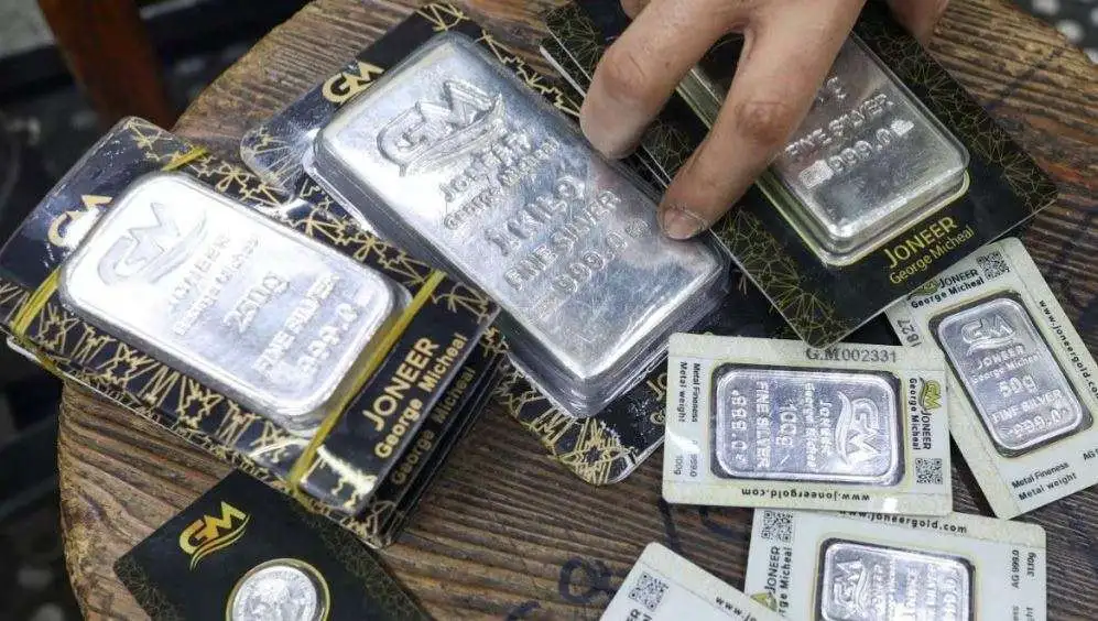 «ارتفاع أسعار الفضة بعد حظر الصين… توقعات بوصولها إلى 100 دولار للأونصة»