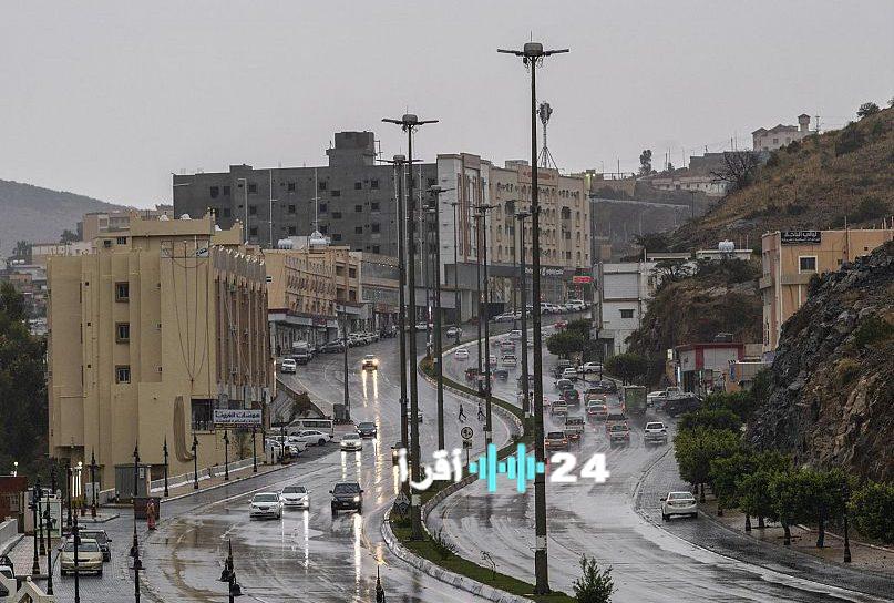 الباحة تشهد أمطاراً ورياحاً تستمر حتى الثامنة مساء