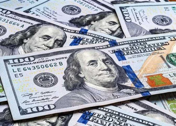 تغيرات مفاجئة في سعر الدولار أمام الجنيه خلال تعاملات الثلاثاء في البنوك