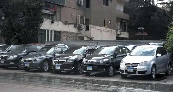 «رفع القيود بدلاً من الإلغاء» شعبة السيارات تطالب أجهزة المدن بتنظيم تأجير الأرصفة وتؤكد على ضرورة الحفاظ على تراخيص 120 ألف معرض.