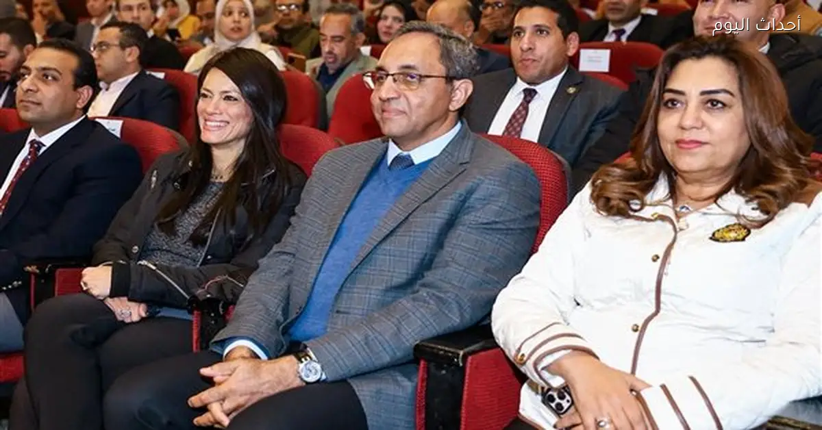 وزيرة التخطيط ومحافظ قنا يكرمان فريق تنمية الصعيد في احتفال رسمي