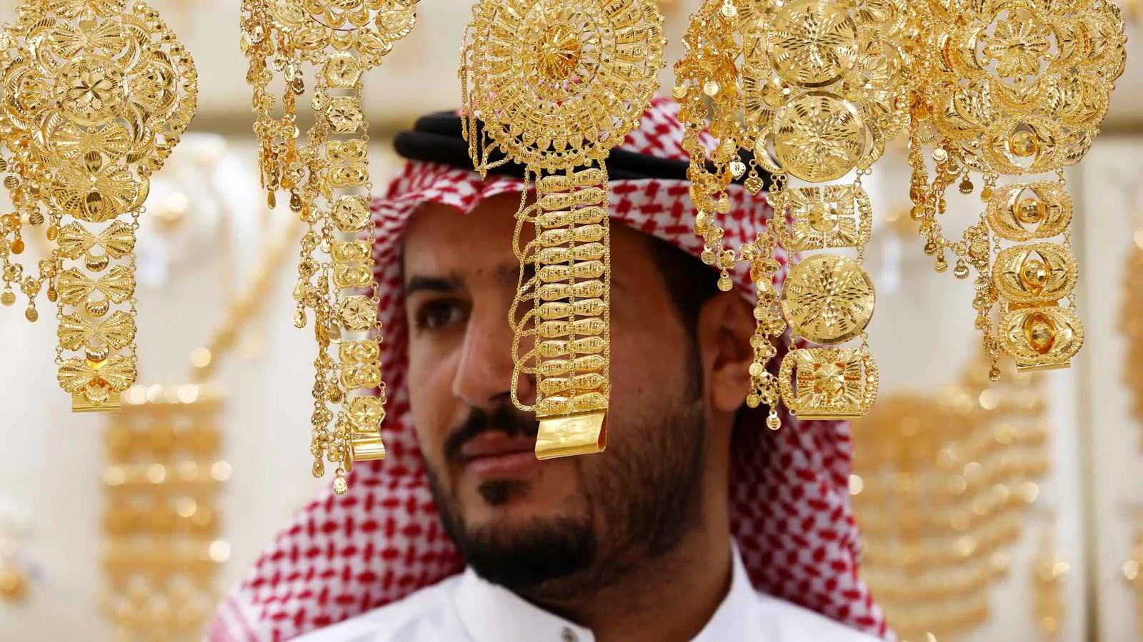 سعر الذهب في السعودية يتجاوز مستويات تاريخية وعيار 24 يبلغ 540 ريالاً