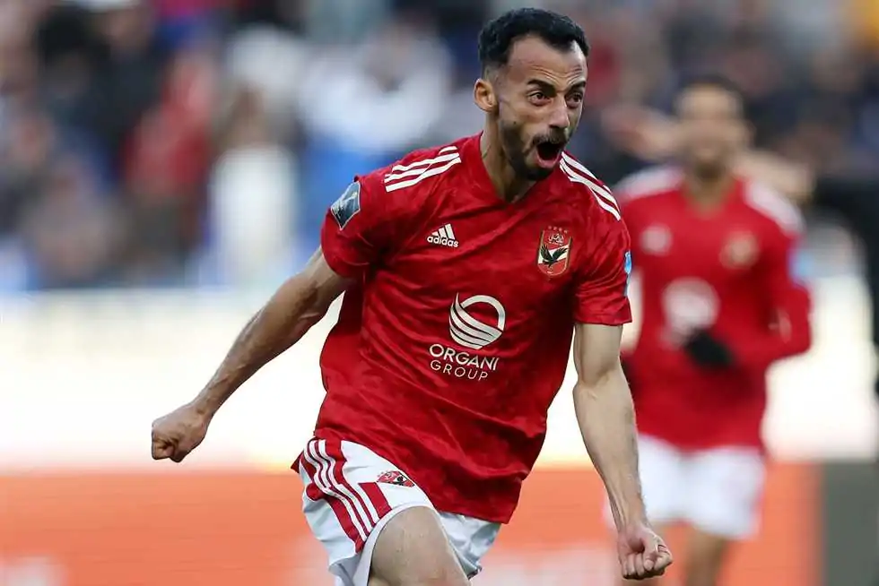 «حسم وشيك» الأهلي يتحرك لتحديد مصير أحمد عبد القادر