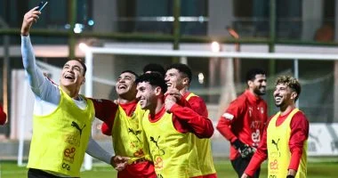 عصام الحضري يشرق بابتسامته في أول ظهور له بعد مغادرة كأس العرب فيديو