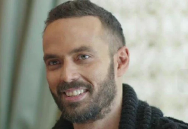 عمرو حسن يوسف يعبر عن استيائه من تشبيه أحمد مراد لأم كلثوم بالرسول الكريم