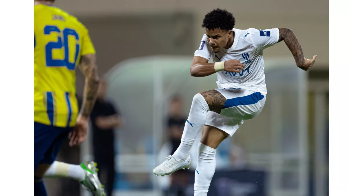 كايو سيزار يقترب من الهلال في مفاجأة مدوية تهز أوساط دوري روشن