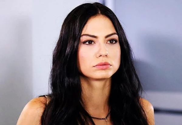 تعرف على ديميت أوزدمير وحياتها العاطفية