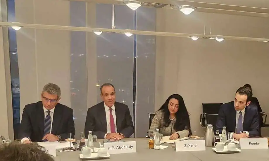 «تعزيز الشراكة» وزير الخارجية يعلن من برلين دعم التعاون الاقتصادي مع ألمانيا وتطوير بيئة الاستثمار في مصر