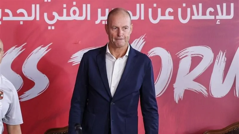 «حصري» مدرب الأهلي يوافق على رحيل ثلاثة لاعبين ويتمسك بنجم الوسط