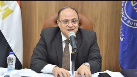 تراجع الدولار يدفع هيئة الدواء لخفض أسعار 150 دواءً