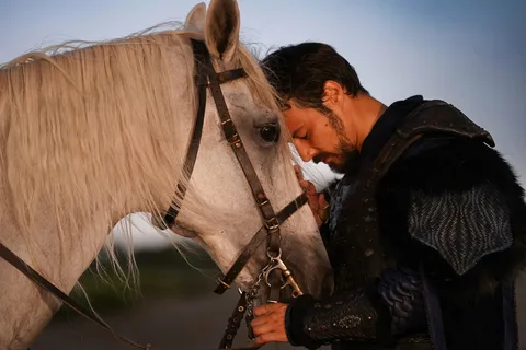 الحلقة الحادية عشرة من مسلسل المؤسس أورهان تعرض على قناة الفجر وATV التركية مع أحداث مشوقة