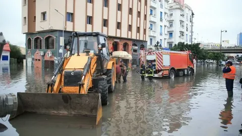 تونس تتعرض لفيضانات مفاجئة نتيجة سيول وأمطار غزيرة مع تحذيرات عاجلة من الحماية المدنية
