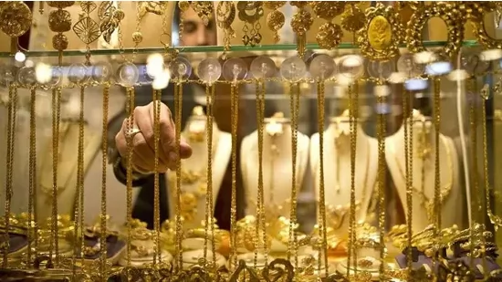 «قفزات غير متوقعة في سعر الذهب رغم إجازات السوق»