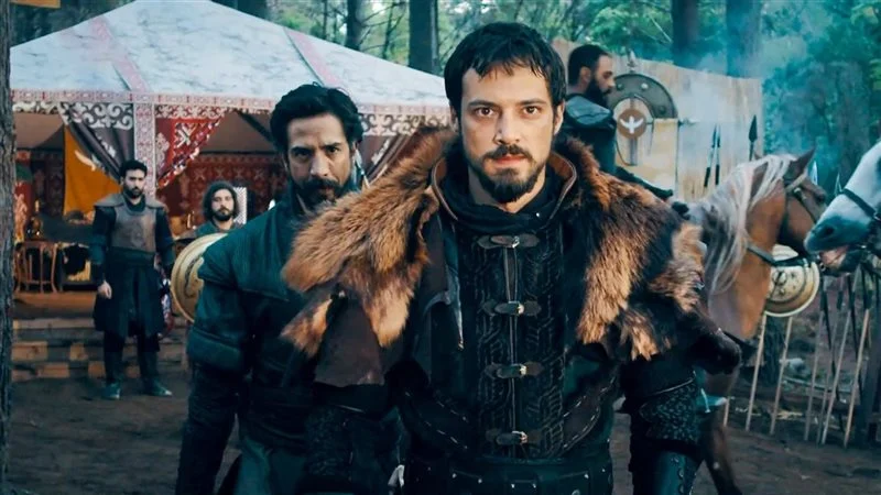 مسلسل المؤسس أورهان في الحلقة 11 يطرح تحديات فخ القلعة وهروب غير مأمول