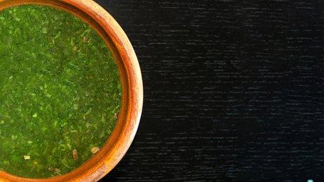 الطبق الأيقوني الملوخية يثير جدلاً مصرياً لبنانياً على تويتر