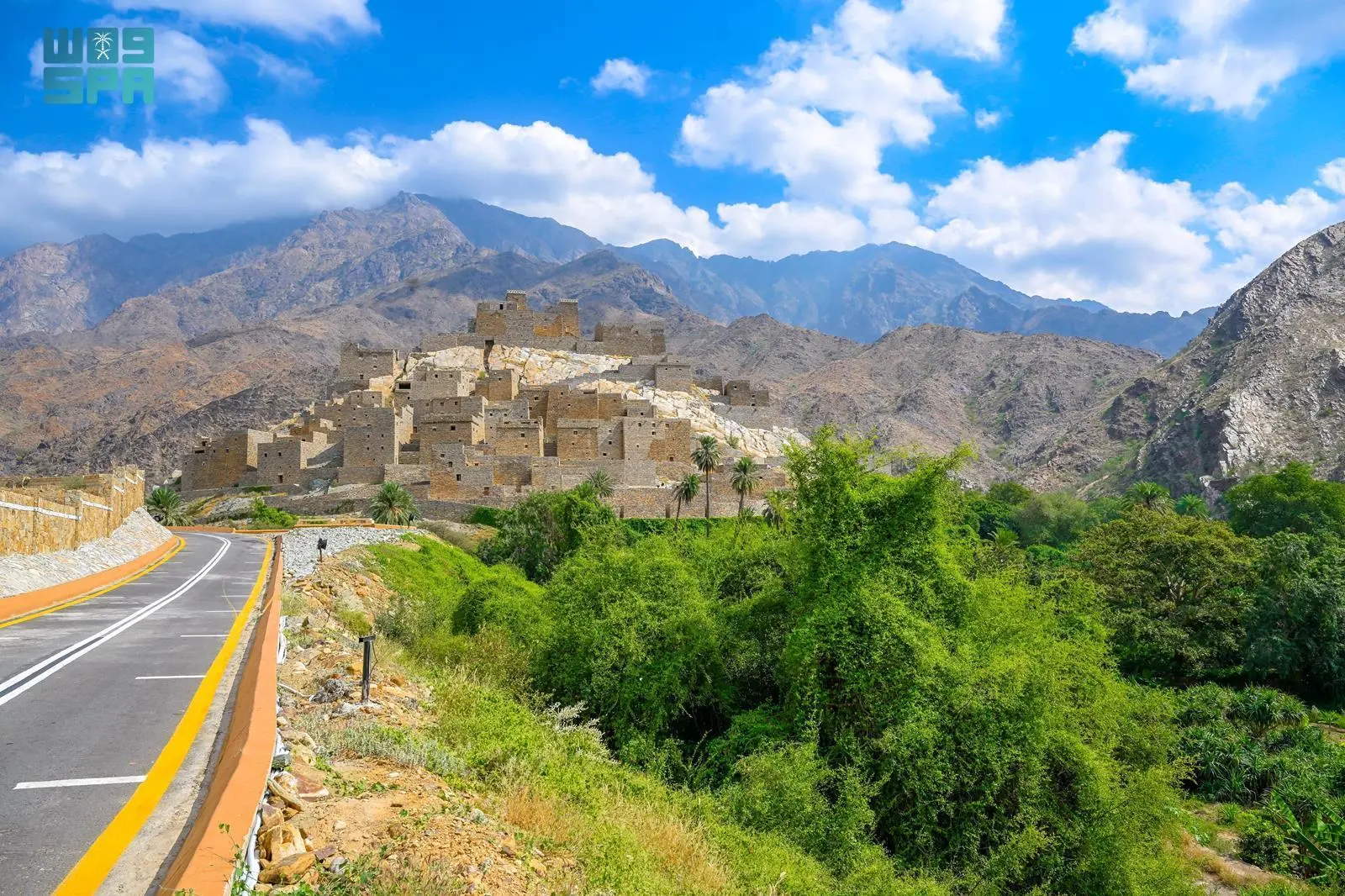 قرية ذي عين الأثرية: إرث تاريخي فريد تقدمه إمارة الباحة في قلب واحة الأمن