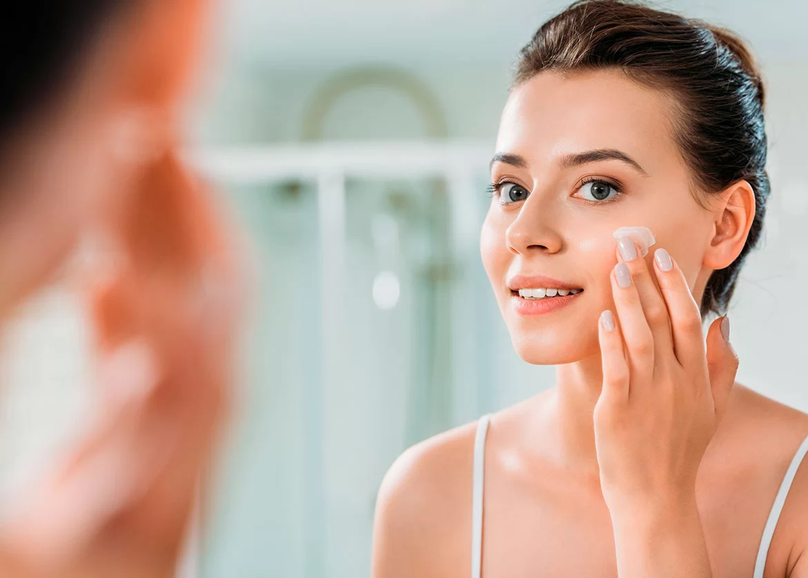 «تألقي من أول وهلة: روتينك الصباحي الفعّال» مفاتيح الإشراقة السريعة: العناية المتكاملة بالبشرة والشعر في دقائق معدودة