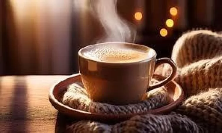 «ما لا تعرفه عن كأسك المفضل!» خبراء يكشفون تداعيات صادمة لشرب السوائل الساخنة على صحة المريء