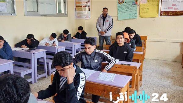 مدير تعليم الجيزة يتفقد لجان الإنجليزي والكمبيوتر ومزاعم تداول الامتحانات عبر جروبات الغش تتصاعد