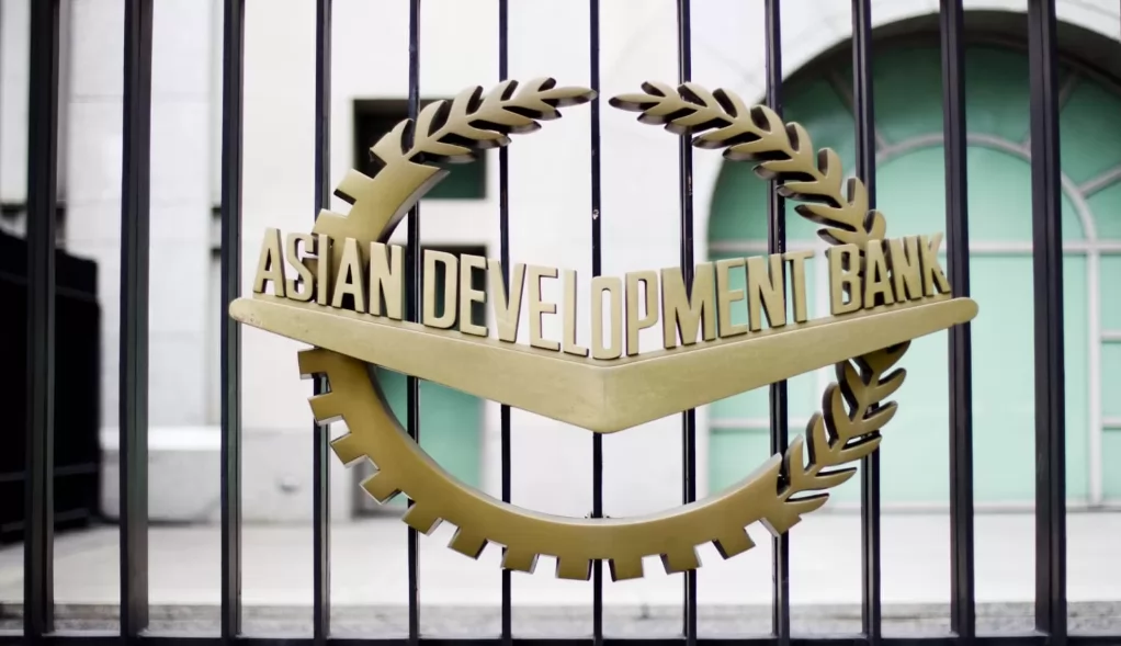 «عجز قدره 2.5 تريليون دولار يتوقع أن يهدد تمويل التجارة العالمية في 2025»