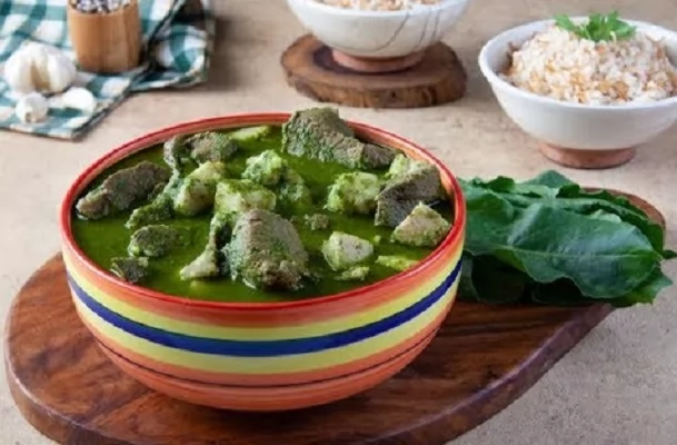 «جوهرة المائدة المصرية» القلقاس بالخضرة: إرث الطهي التقليدي الذي يمزج بين الصحة والمتعة