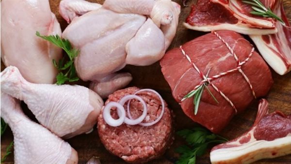 «أسعار اللحوم والفراخ والأسماك تتألق في أسواق الإثنين 19 يناير 2026»