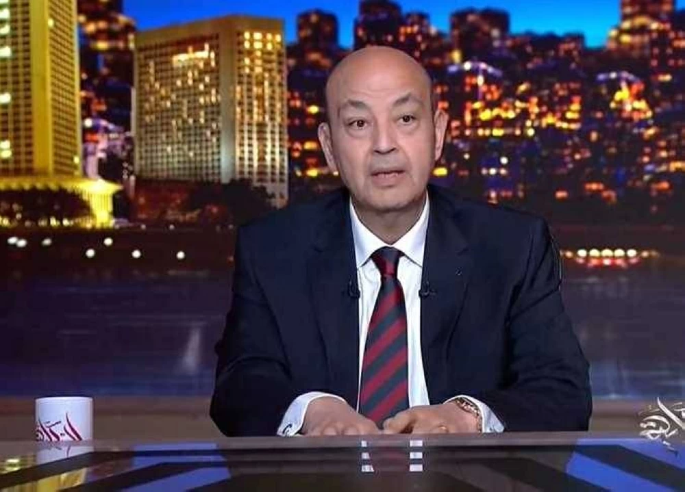 عمرو أديب يكشف عن معاناته ويؤكد عدم وجود حماية له رغم التحديات التي واجهها