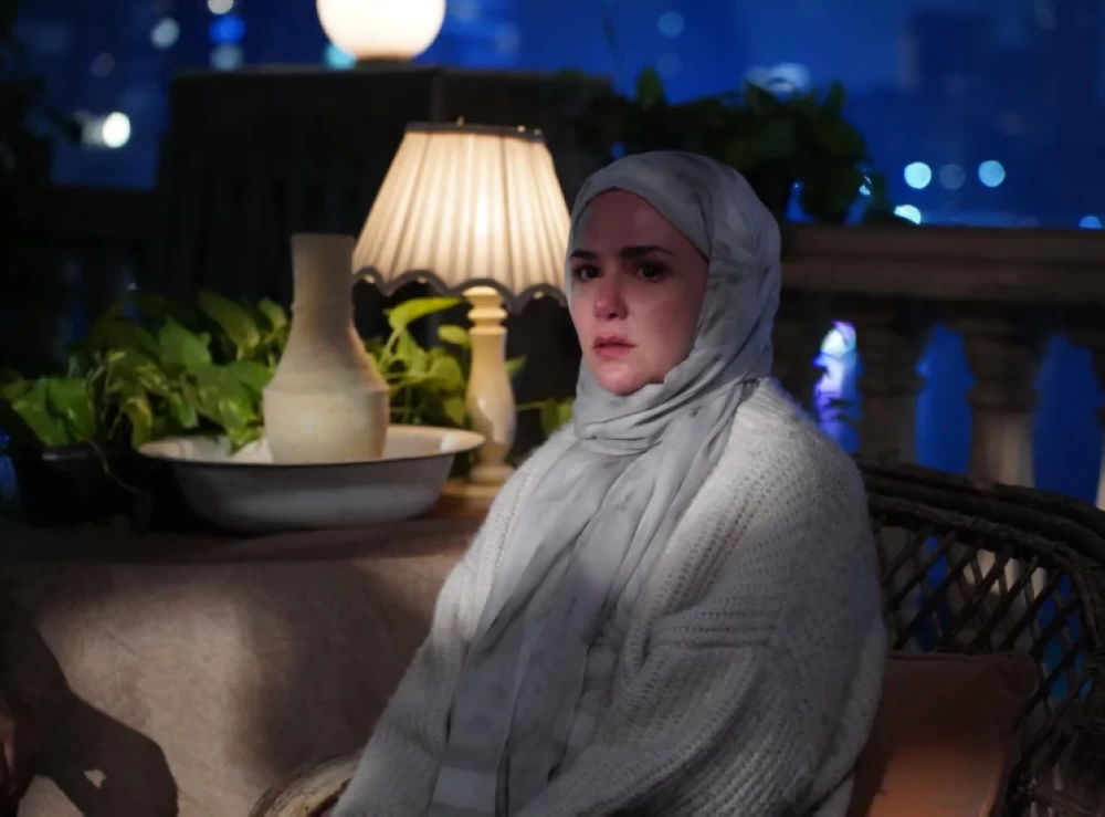 النجمة «بنت صعيدية» ركين سعد بالحجاب في كواليس تصوير «أب ولكن» رمضان 2026