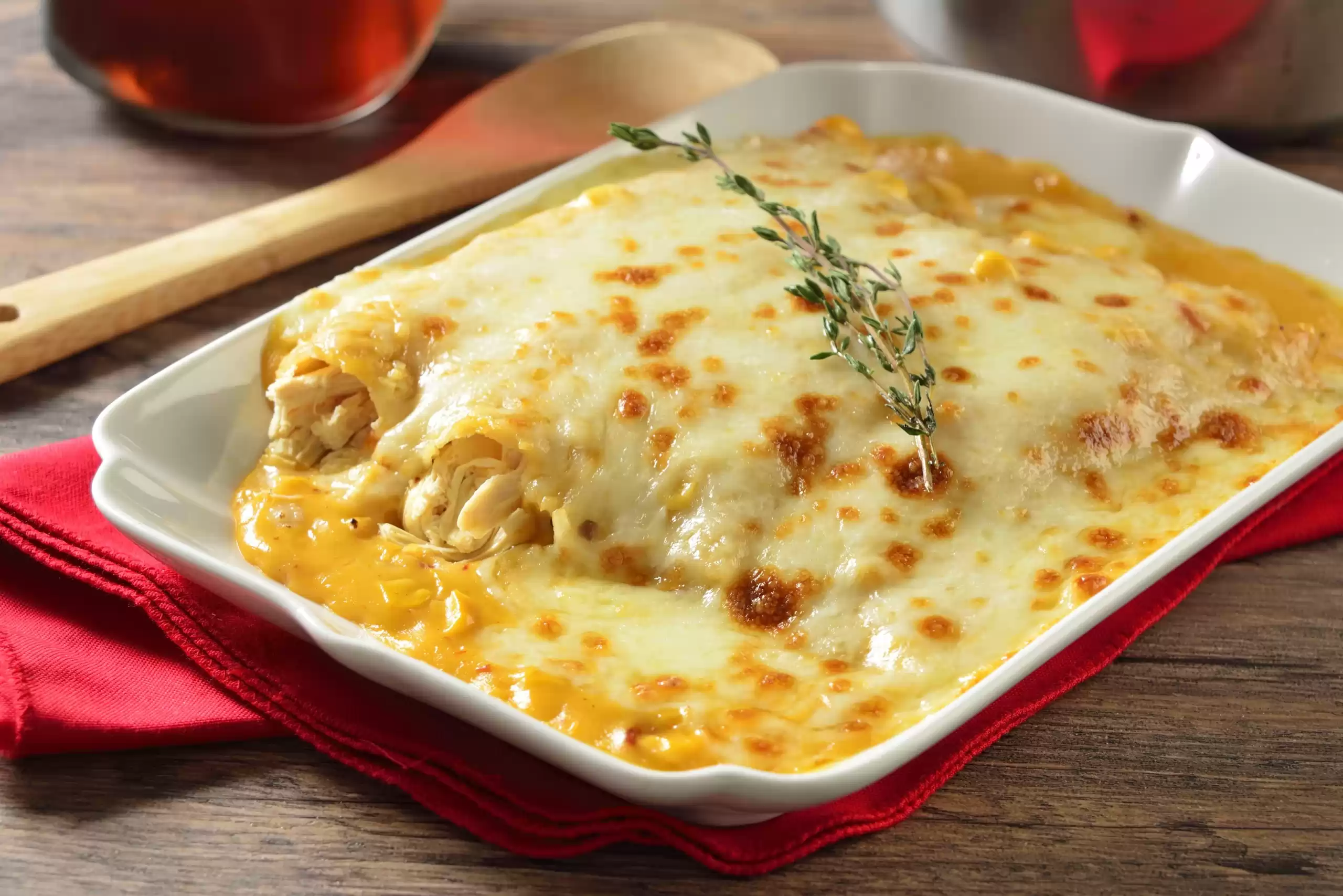 «سر الطعم الدافئ». صدور الدجاج بالبشاميل: كيف تحول عشاءك لوليمة شهية لا تُنسى