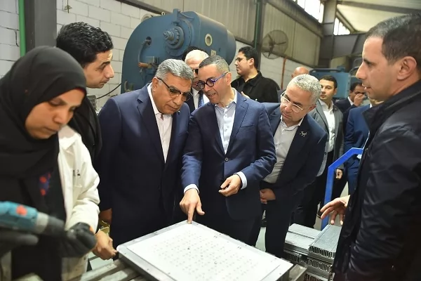 «جولة ميدانية لوزير الاستثمار في المصانع بالمنطقة الاستثمارية»