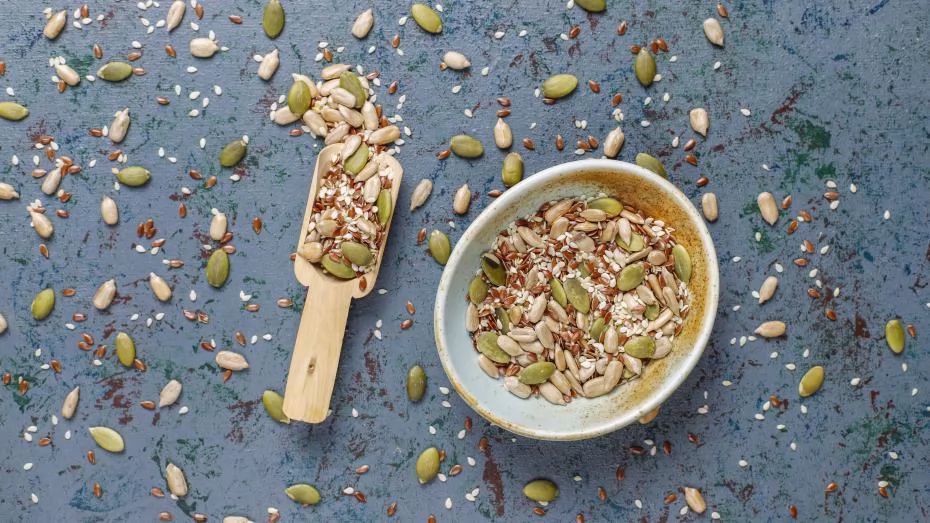 «كنز غذائي بين يديك» دليلك الشامل لدمج البذور والحبوب والمكسرات وتحويل وجباتك إلى وقود للصحة والحيوية