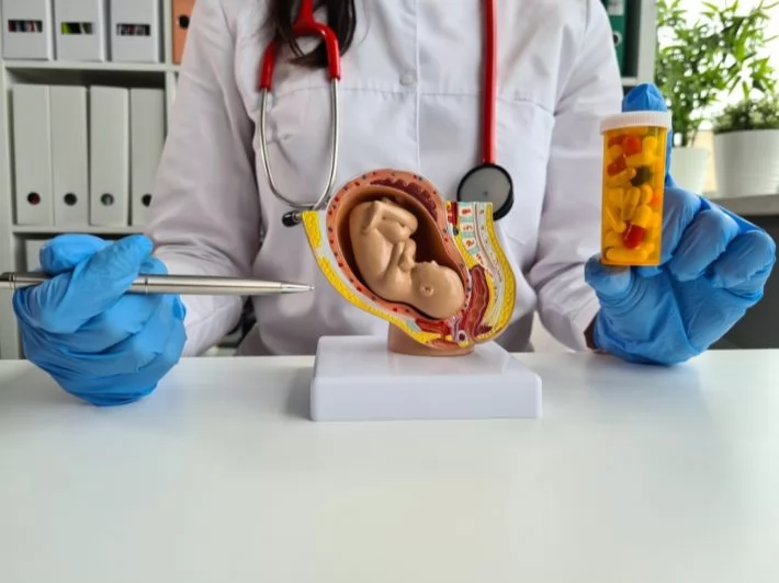 «لأن صحة جنينك لا تحتمل التهاون» المضادات الحيوية أثناء الحمل: دليل الأمهات الشامل للمخاطر المحتملة وكيفية اتخاذ القرار الصحيح