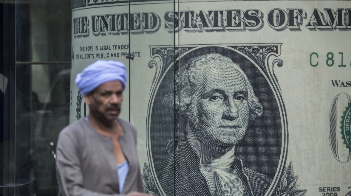 الدولار يخترق حاجز 47 جنيهًا للمرة الأولى منذ أشهر وسط تعزيز الجنيه لمكاسبه