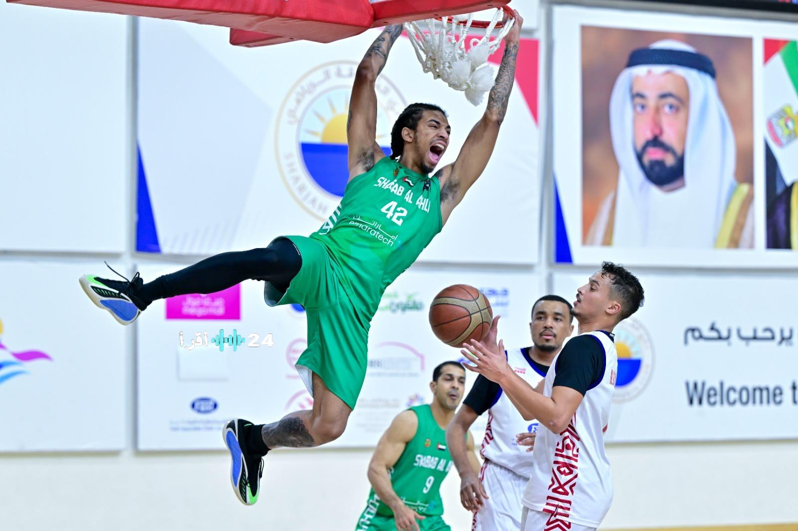 شباب الأهلي ينتزع صدارة دوري السلة بفوز مثير على الشارقة