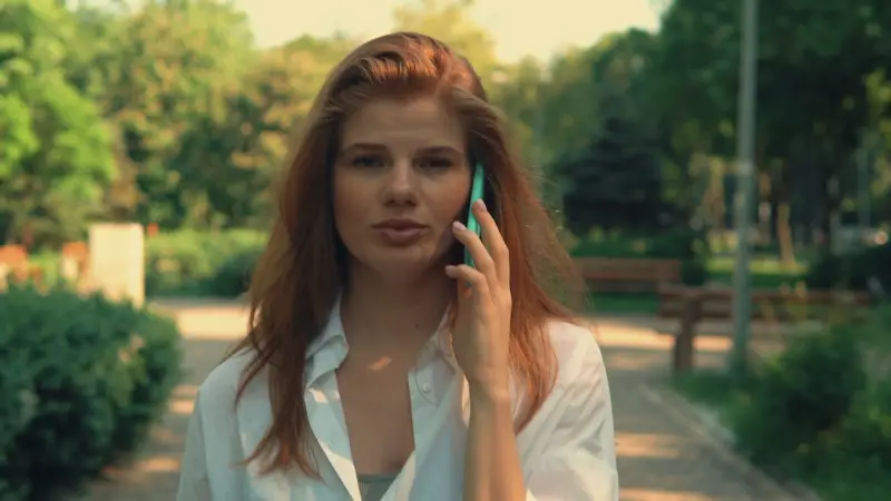 <p><strong>الرابط المحتمل بين الهواتف الذكية وظهور حب الشباب</strong></p>