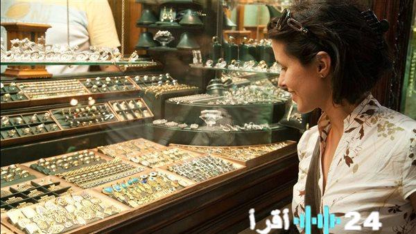سعر الذهب عيار 24 يسجل 7040 في مستهل تعاملات السبت 17 يناير 2026