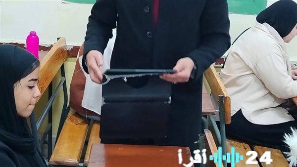 مدير تعليم الجيزة يختتم تفقد لجان امتحانات الصف الثاني الثانوي بالدقي